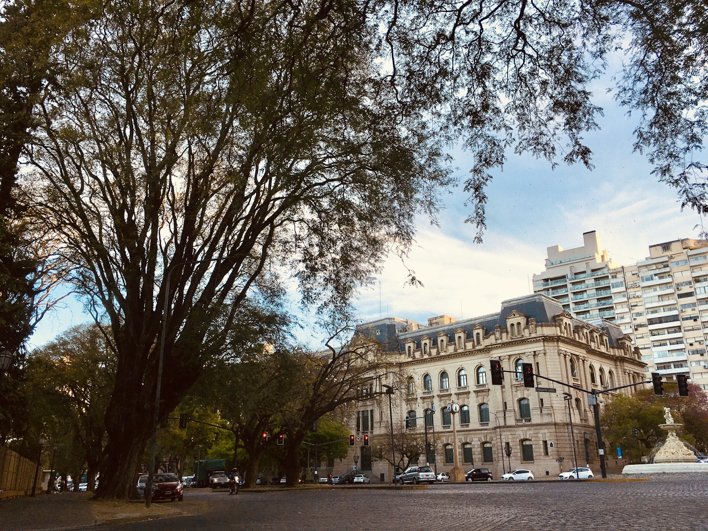 Edificio de la Aduana y paisaje urbano de Rosario, Argentina.